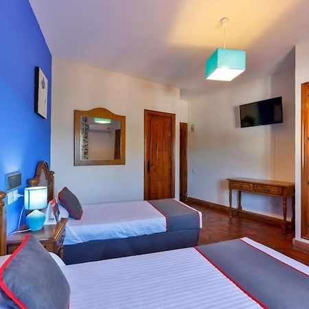 Hostal Alfonso XI Guadalupe  Buitenkant foto