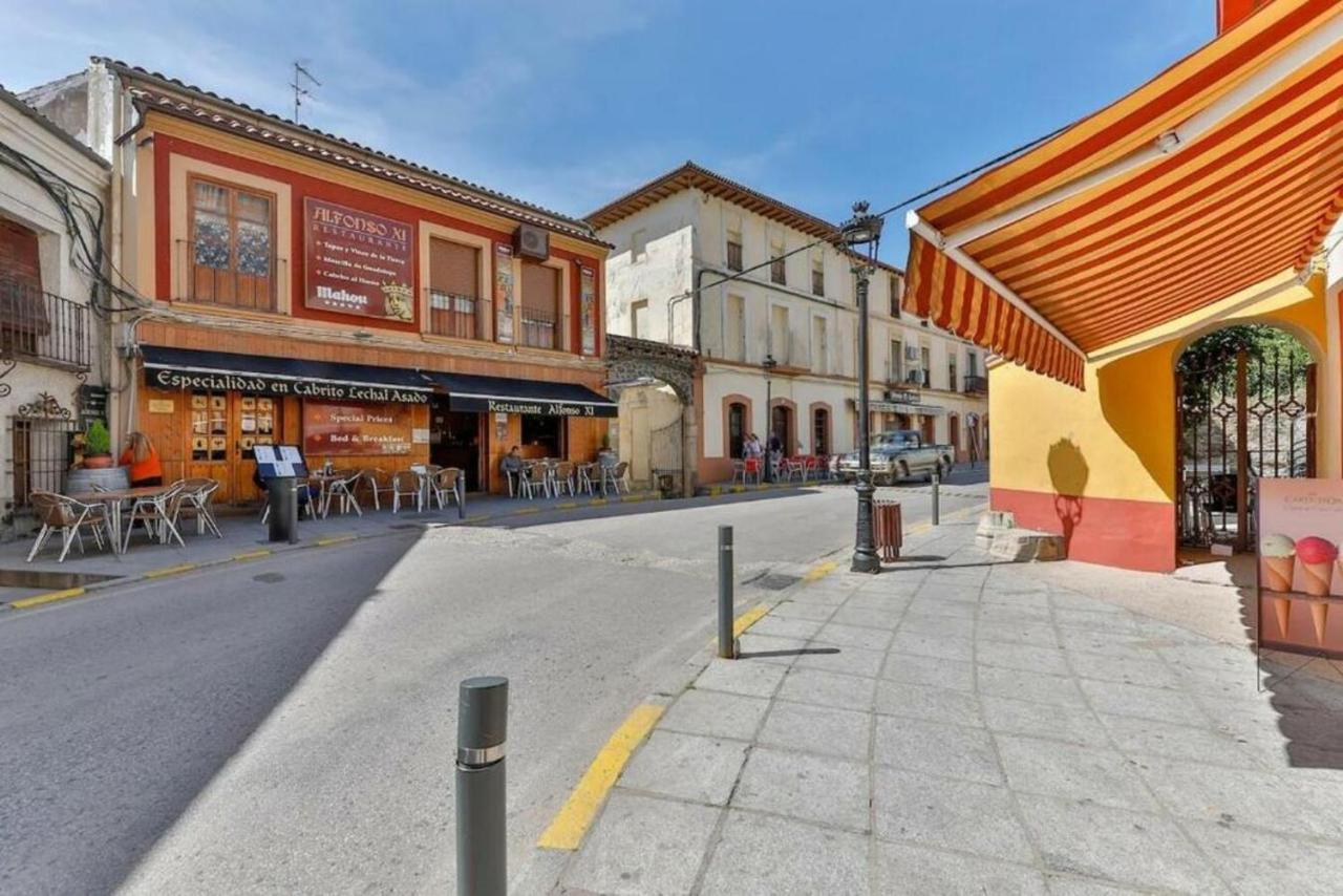 Hostal Alfonso XI Guadalupe  Buitenkant foto