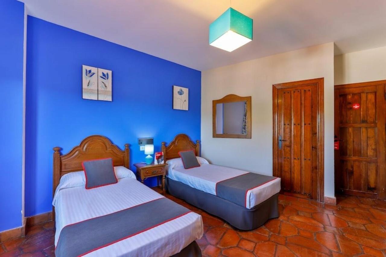 Hostal Alfonso XI Guadalupe  Buitenkant foto