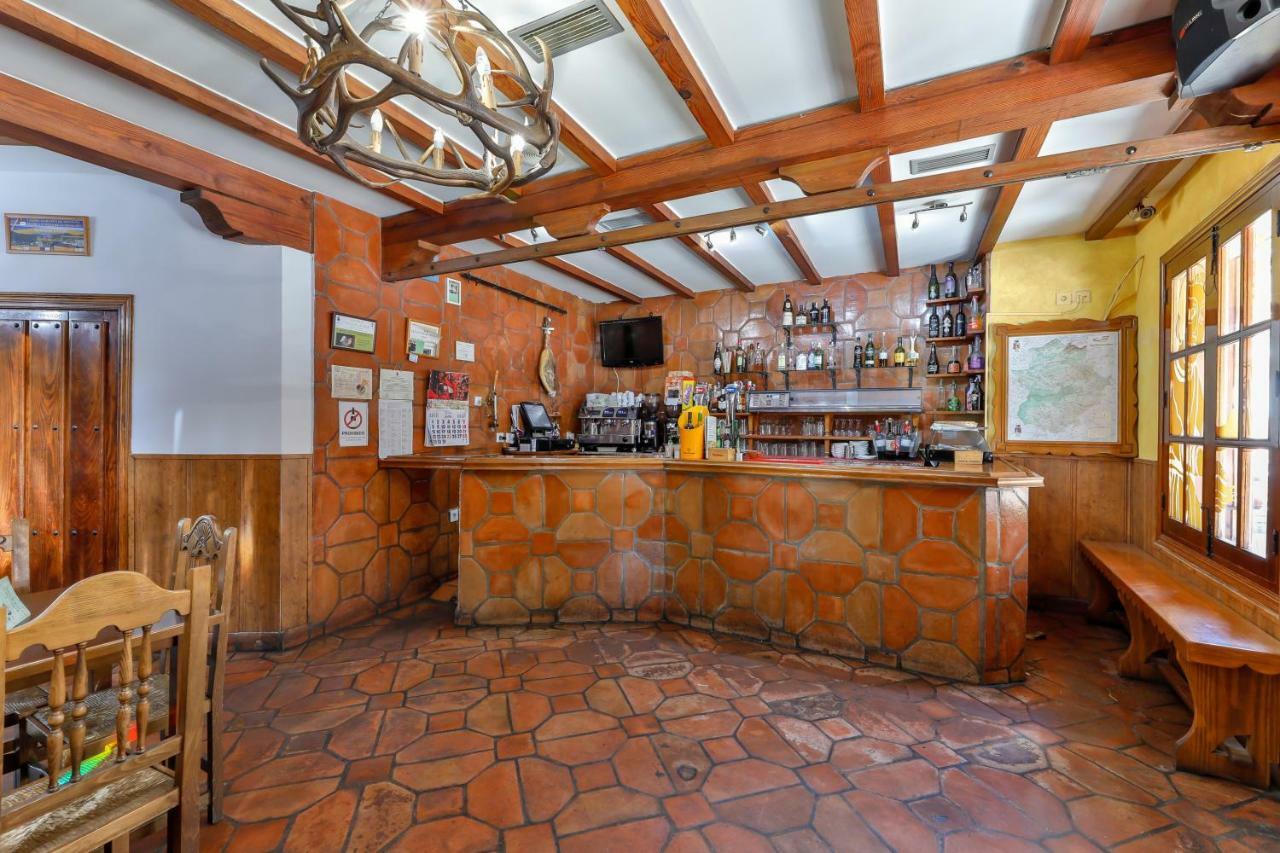 Hostal Alfonso XI Guadalupe  Buitenkant foto